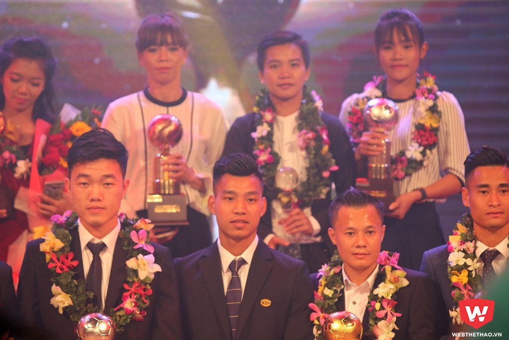 Các danh hiệu danh giá nhất tại Lễ trao giải Quả Bóng Vàng 2016. Ảnh: Quang Thịnh.