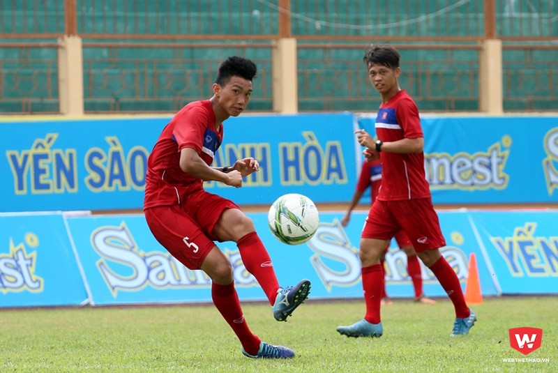 Không chỉ Văn Hậu (ảnh) mà cả Quang Hải cũng có cơ hội tỏa sáng tại sân chơi World Cup U20. Ảnh: Quang Thịnh.