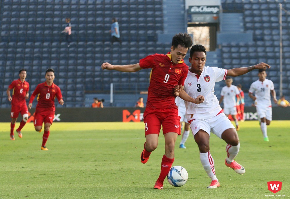 U23 Việt Nam tỏ ra lấn lướt trước U23 Myanmar thiếu nhiều cầu thủ từng vào đến bán kết SEA Games 29 ở Malaysia. Ảnh: Quang Thịnh.