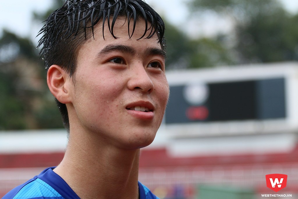 Tiền vệ Đỗ Duy Mạnh bồi hồi trong lần lên tuyển đầu năm 2017 sau một năm 2016 dính chấn thương. Ảnh: Quang Thịnh.