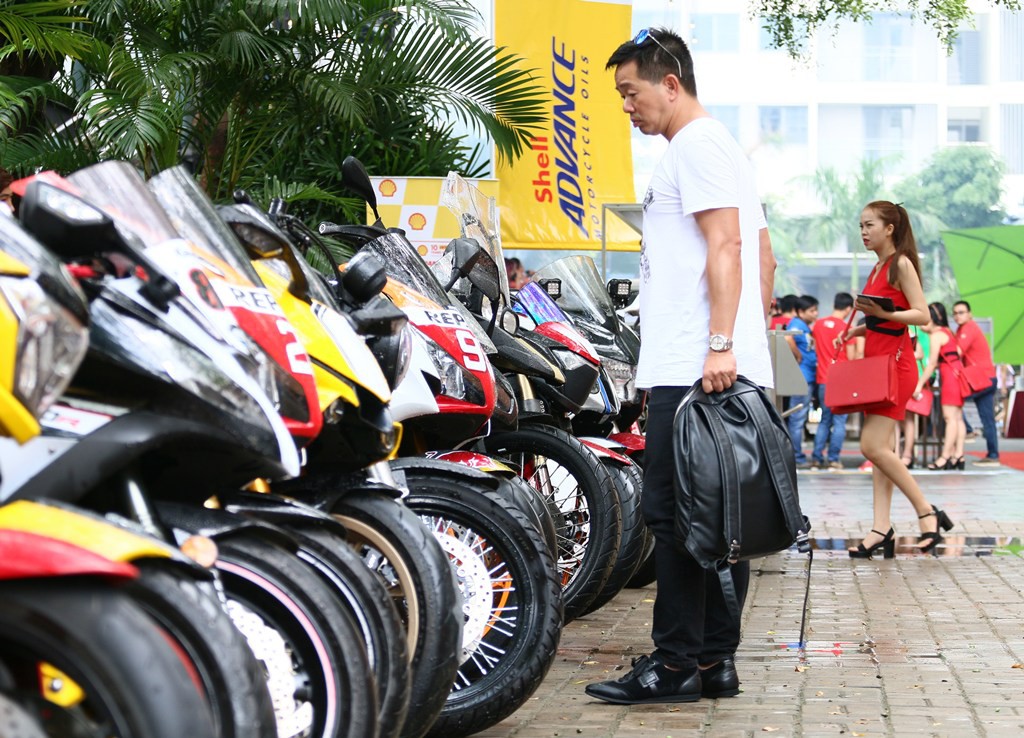Rất nhiều biker Việt đã có mặt tại sự kiện giao lưu cùng nhà vô địch MotoGP Jorge Lorenzo. Ảnh: Quang Thịnh.