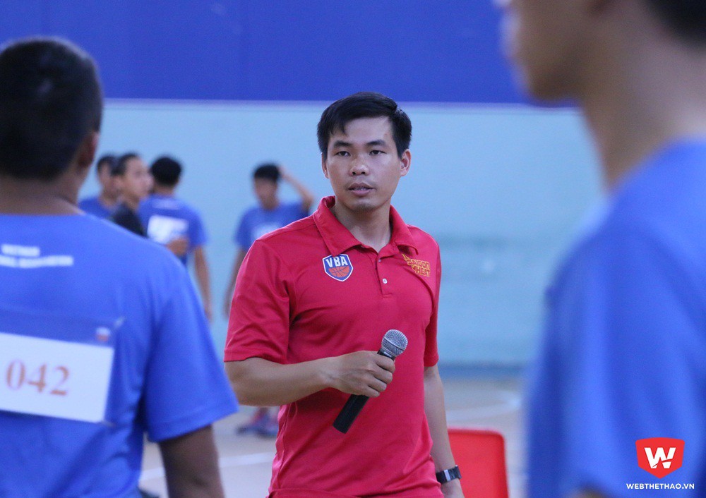 HLV Phan Thanh Cảnh của Saigon Heat cùng các HLV HCMC Wings Ricky Magallanes và David Singleton của Cantho Catfish cũng dự try-out VBA. Ảnh: Quang Thịnh.