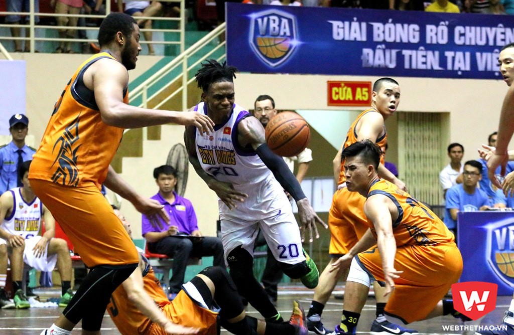 Đấu trường VBA mới là giải đấu nâng cao trình độ của cầu thủ bóng rổ Việt Nam. Ảnh: Quang Thịnh.