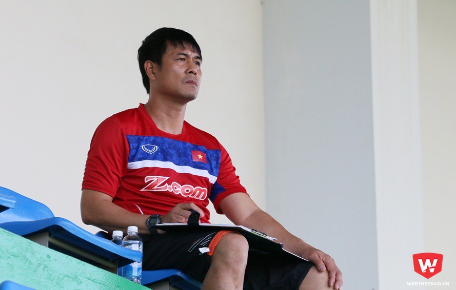 HLV Hữu Thắng sẽ cân nhắc rút danh sách 23 cầu thủ dự VL U23 châu Á. Ảnh: Quang Thịnh.