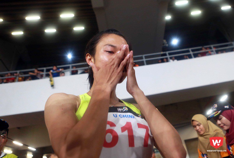 Tú Chinh và giọt nước mắt khi giành HCV 100m nữ tại SEA Games 29. Ảnh: Hải Đăng