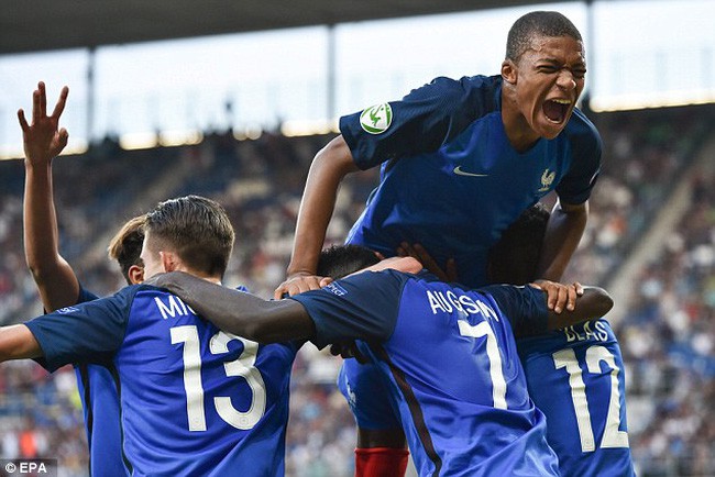 4 trong 5 bàn thắng U20 Pháp ghi được tại Giải giao hữu Tứ hùng đều xuất phát từ phạt góc, 3 trong số đó là các pha ghi bàn bằng đầu.