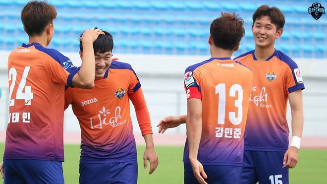 Xuân Trường mới được trao cơ hội ra sân trong màu áo Gangwon FC.