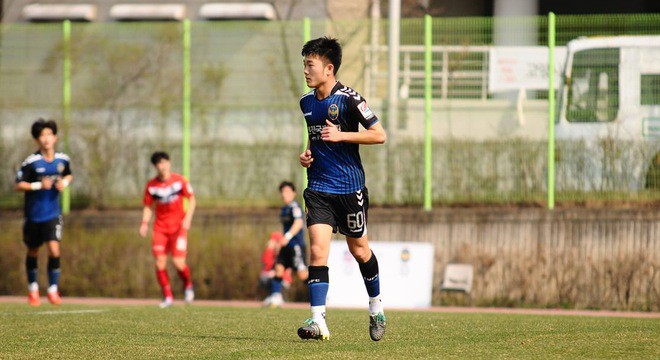 Chia tay Incheon United, Xuân Trường có nhiều cơ hội ra sân tại Gangwon FC. Ảnh: IUFC.