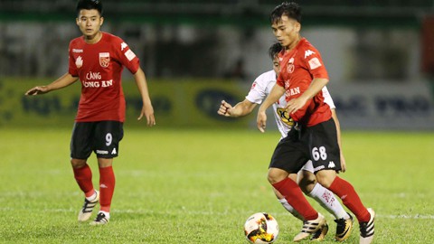 Bộ đôi cầu thủ Lê Phạm Thành Long và Lương Hoàng Nam đã được cho đi mượn ở V.League hai mùa giải gần đây. Ảnh: Quang Thịnh