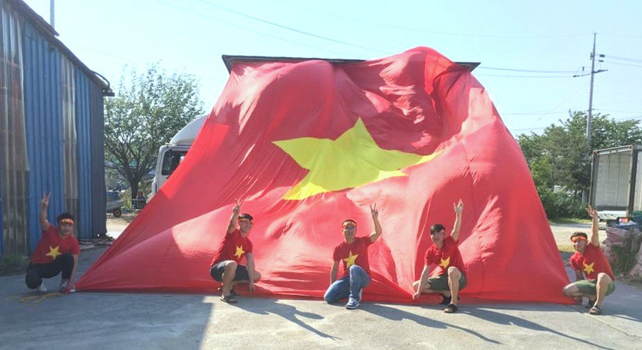 Đại cờ được chuẩn bị cho trận đấu giữa U20 Việt Nam gặp U20 New Zealand. Ảnh: FBNV