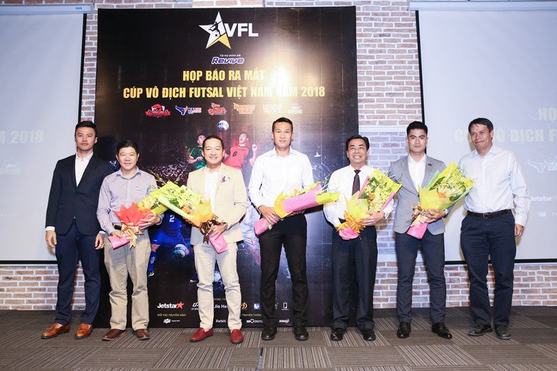 Đại diện các đội bóng tại Lễ ra mắt Vietnam Futsal League 2018.