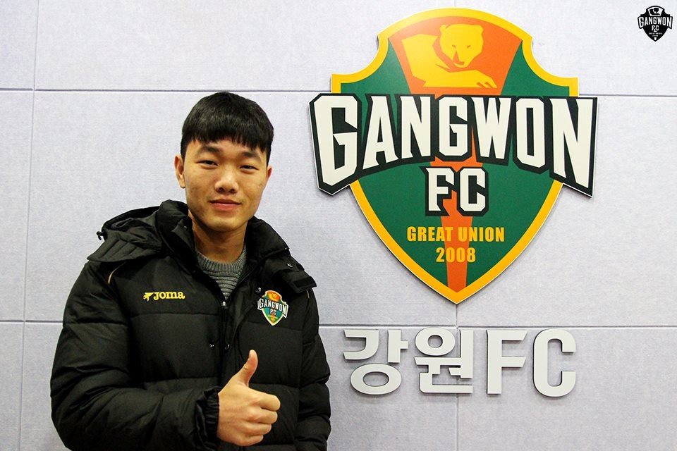 Bản thân Xuân Trường và CLB Gangwon đang muốn làm mọi thứ tốt nhất để cầu thủ Việt Nam sớm có thể thi đấu. Ảnh: Gangwon FC.