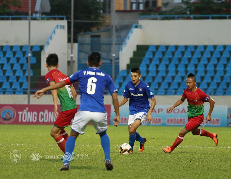 Đội bóng đất Mỏ sẽ còn phải đá 5 trận đấu nữa, với mật độ 4 ngày/trận trong tháng 6. Ảnh T.Quảng Ninh FC