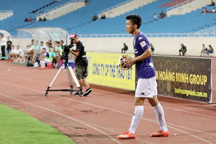 Là trụ cột của U20 Việt Nam tham dự U20 World Cup nhưng khi về CLB Hà Nội, Văn Hậu chỉ đang trong diện ''tập sự''. Ảnh Minh Sơn Contras Hà Nội