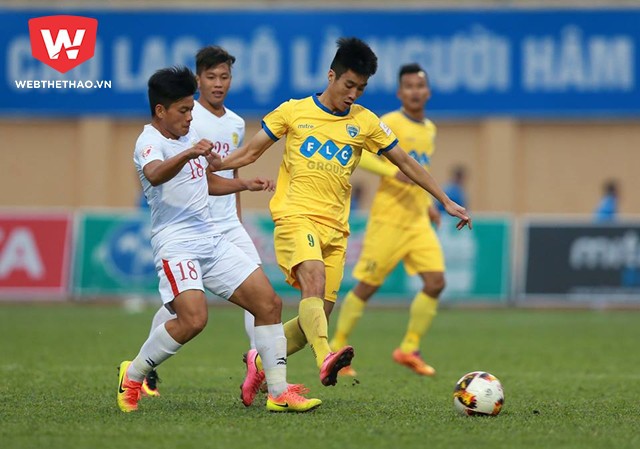 Tiền vệ người xứ Nghệ là một trong những cầu thủ chơi hay nhất của FLC Thanh Hóa kể từ đầu mùa giải. Ảnh Hải Đăng