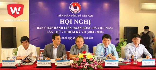 Nhìn từ thất bại AFF Cup 2016: Hữu Thắng cần bầu Đức giữ ghế?