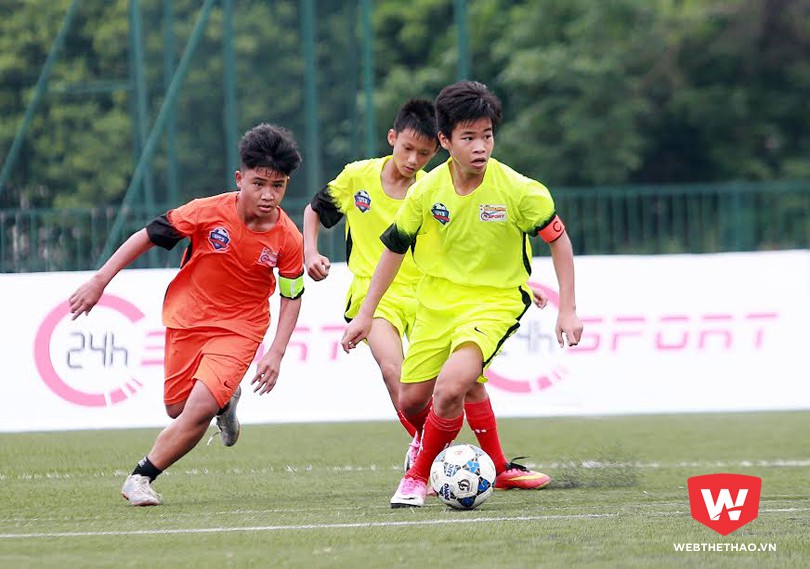 Thành Lương đánh giá cao kỹ năng chơi bóng của các cầu thủ Đào Huy, Thành Công (Phú Đô), Quang Hiển (Độc Lập)