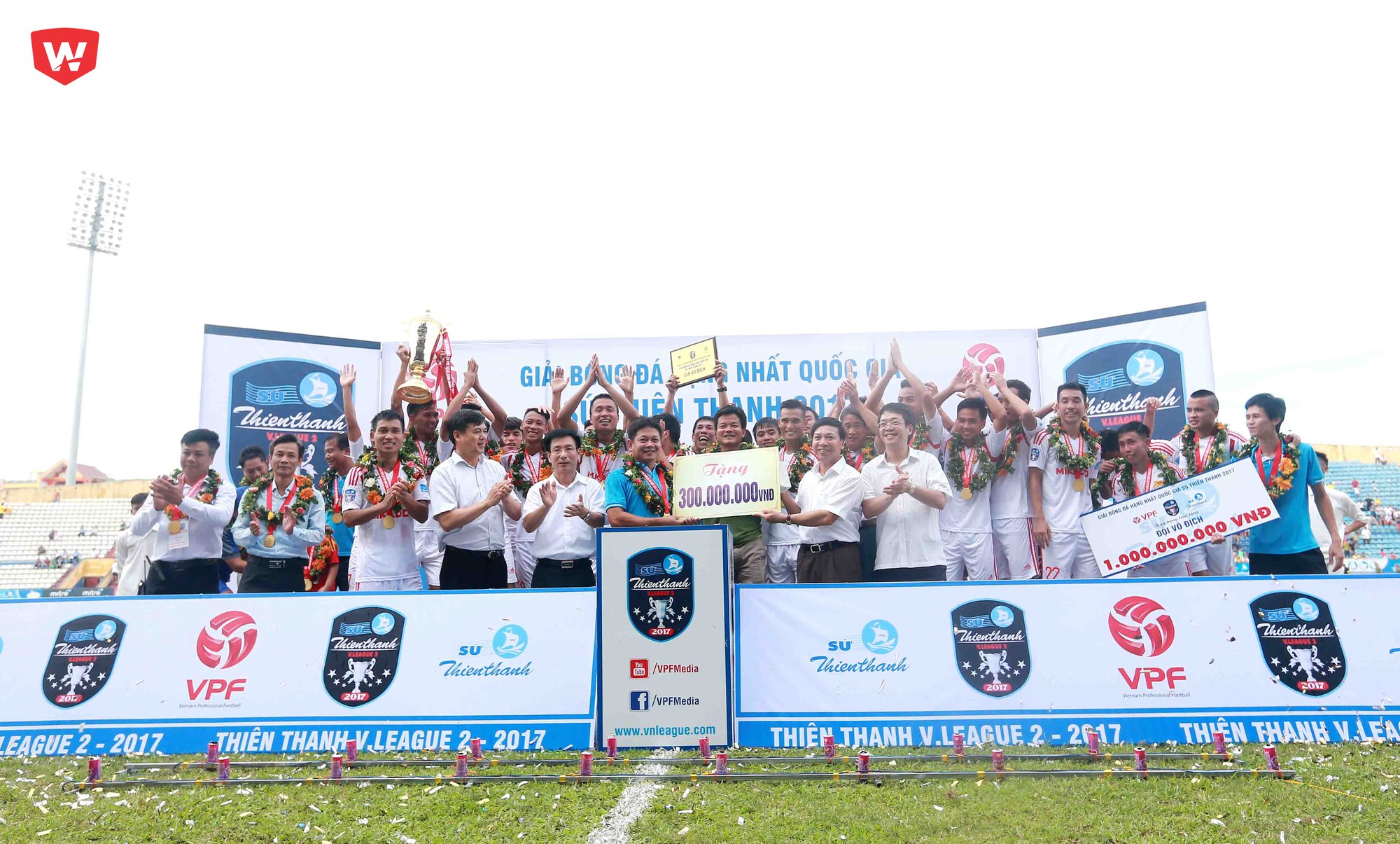 Nam Định trở lại V.League sau 7 năm vật lộn ở giải hạng Nhì và hạng Nhất. Ảnh Hải Đăng