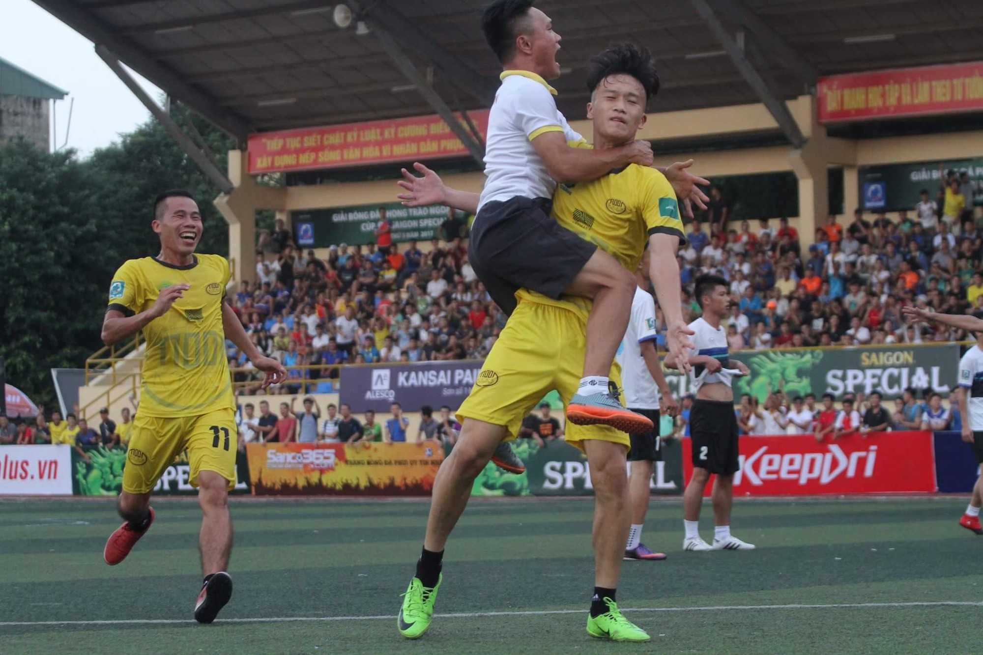 Ngôi sao U20 Việt Nam - Hoàng Đức là người hùng trong chiến thắng 3-0 của Moon trước Nguyễn Trãi. Ảnh Dương Đông Nhịp đập i Phủi