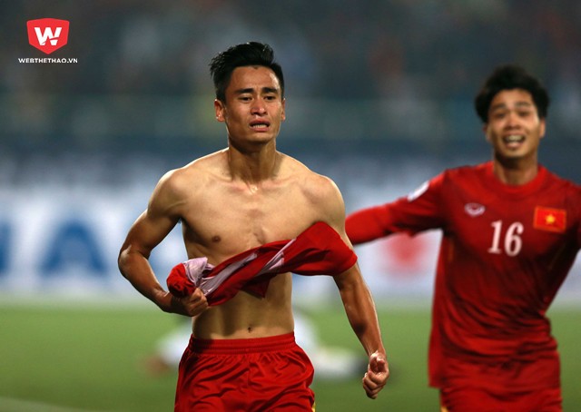 Các cầu thủ Việt Nam thi đấu với tinh thần và nỗ lực tột đỉnh tại AFF Cup 2016. Ảnh: Hải Đăng