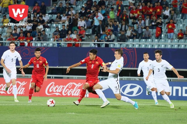 Việc HLV Hoàng Anh Tuấn bố trí 2 tiền đạo nhanh, mạnh như Thanh Bình - Đức Chinh giúp U20 Việt Nam khắc chế được sức mạnh của U20 New Zealand. Ảnh Quang Thịnh