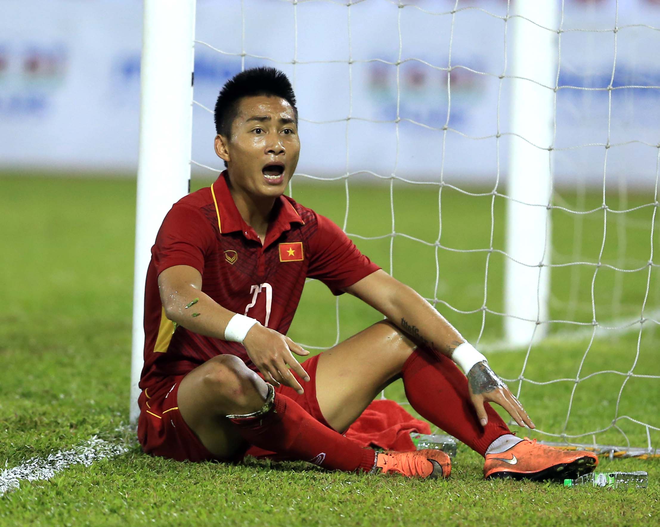 Hồ Tuấn Tài đón nhận rất nhiều những lời chỉ trích sau trận đấu với U22 Indonesia. Ảnh Tú Nguyễn