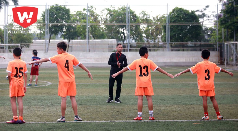Thầy giáo trẻ tuổi Trần Thế Vượng từng là đồng đội của Trọng Hoàng tại U19 Việt Nam vô địch Đông Nam Á năm 2007. Ảnh Hải Đăng