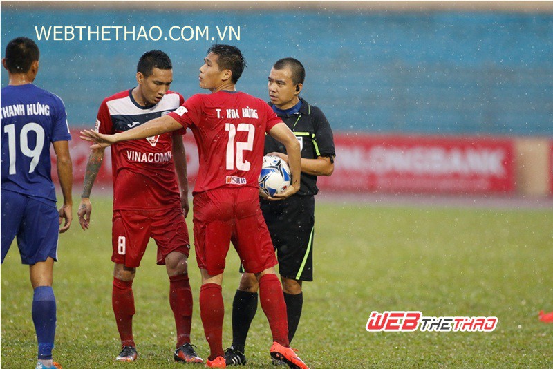 Mưa giông đã phá nát trận đấu đẹp mắt giữa QNK.Quảng Nam - T.Quảng Ninh