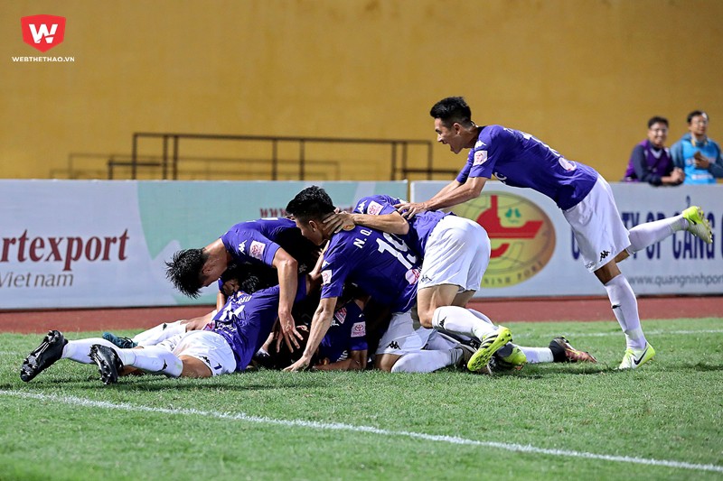 Chiến thắng thuyết phục của Hà Nội FC trước Quảng Nam giúp khán giả lấy lại niềm tin với bóng đá Việt Nam. Ảnh Hải Đăng