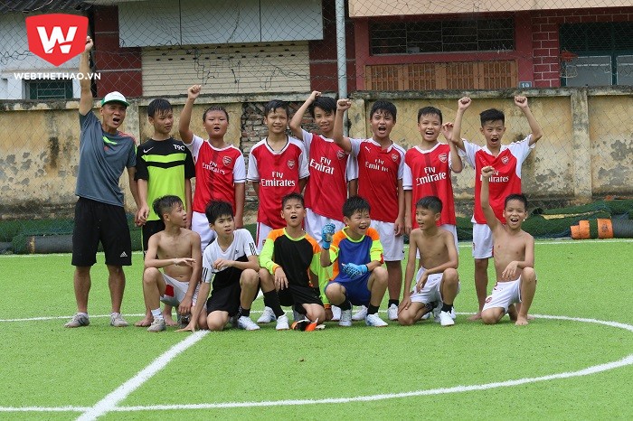 Được chơi trên sân nhà, Phú Đô không giấu được tham vọng sẽ lên ngôi ở VCK U13 bóng đá học đường năm 2017. Ảnh Tú Phạm