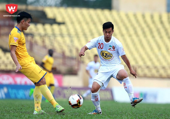 Trung vệ Văn Khánh sẽ không thể thi đấu trong cuộc tiếp đón T.Quảng Ninh khi đã nhận đủ 3 thẻ. Ảnh Hải Đăng