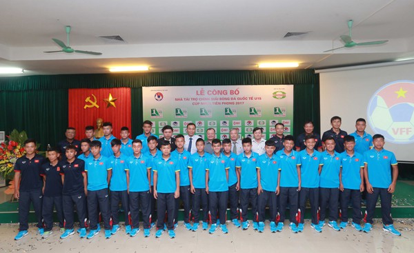 HLV Vũ Hồng Việt chưa thể có được lực lượng mạnh nhất ở giải U15 quốc tế Cúp nhựa Tiền Phong. Ảnh VFF