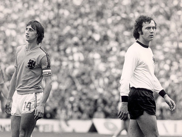 Johan Cruyff và Franz Beckenbauer trong trận chung kết năm 1974