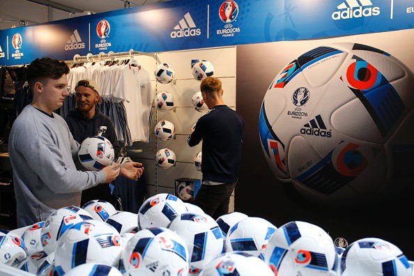 Doanh thu của Adidas được dự báo sẽ tăng mạnh nhờ có EURO 2016