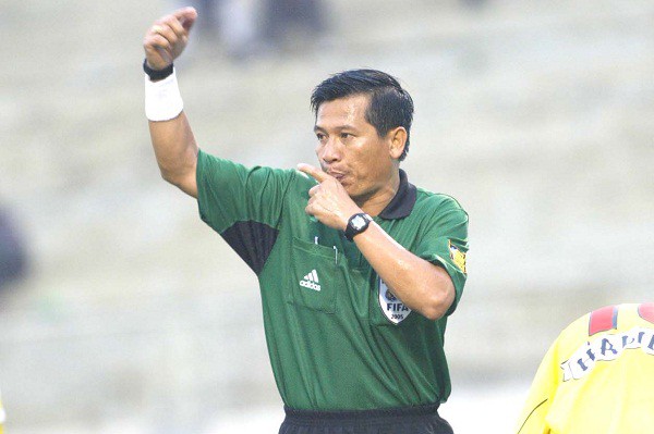Cựu trọng tài Dương Văn Hiền, giám sát trận đấu giữa U.21 VN và U.21 Singapore