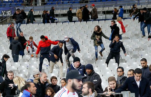 Quang cảnh trong sân Stade de France