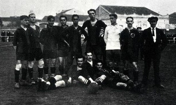 Đội bóng Barcelona năm 1916