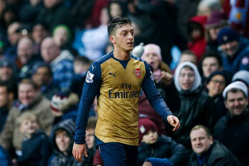 Mesut Oezil không còn tin HLV Arsene Wenger