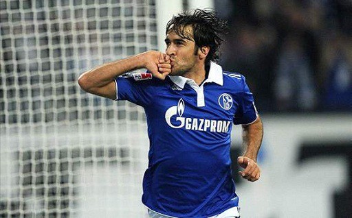 Chia tay Real để đến với Schalke ở tuổi 33, Raul vẫn thể hiện bản năng sát thủ