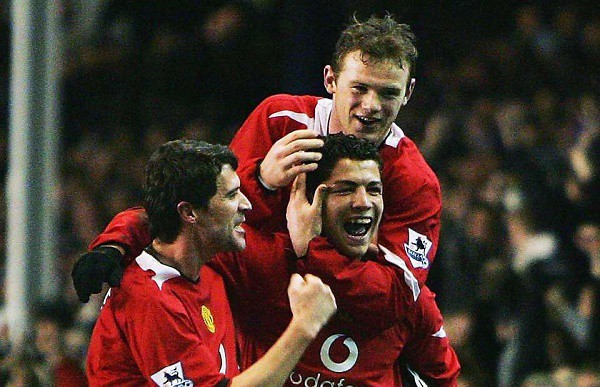 Ronaldo, Rooney và Keane đều có tên trong ''Đội hình trong mơ'' của Giggs