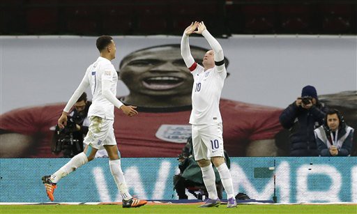Rooney với màn ăn mừng đặc biệt vào lưới tuyển Pháp