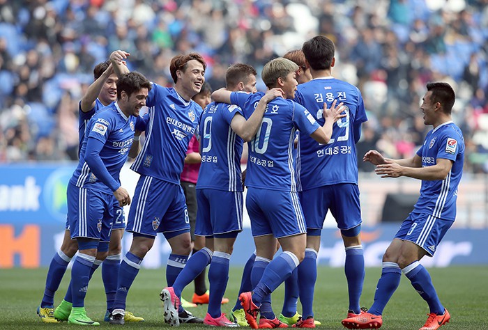 Hình ảnh: Ulsan Hyundai từng 2 lần vô địch K-League Classic vào các năm 1996 và 2005, và từng đăng quang tại AFC Champions League 2012
