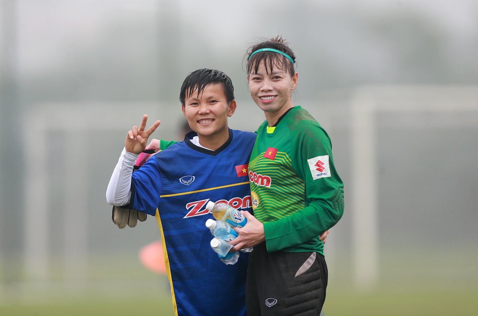 hình ảnh: Thủ môn Kiều Trinh (phải) được AFC vinh danh là biểu tượng Asian Cup.