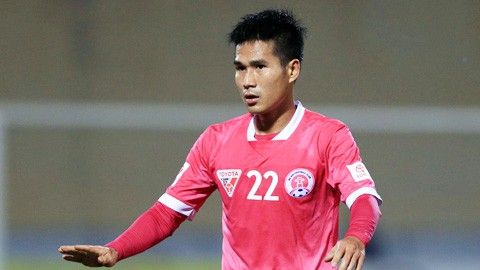 hình ảnh: Cầu thủ Quốc Long (Sài Gòn FC) sẽ phải nộp phạt 15 triệu đồng và đình chỉ thi đấu 2 trận liên tiếp.
