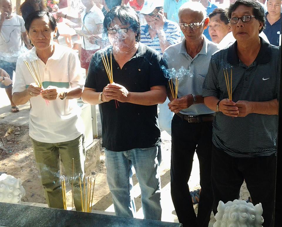 Đồng đội một thời viếng mộ cố danh thủ Phạm Huỳnh Tam Lang