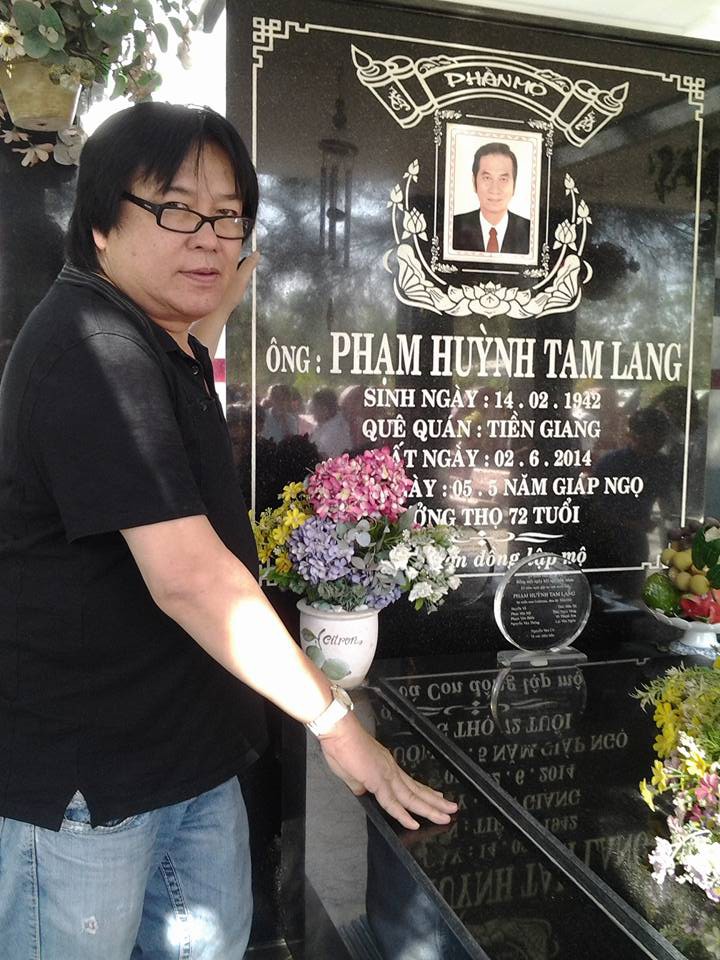 Đồng đội một thời viếng mộ cố danh thủ Phạm Huỳnh Tam Lang