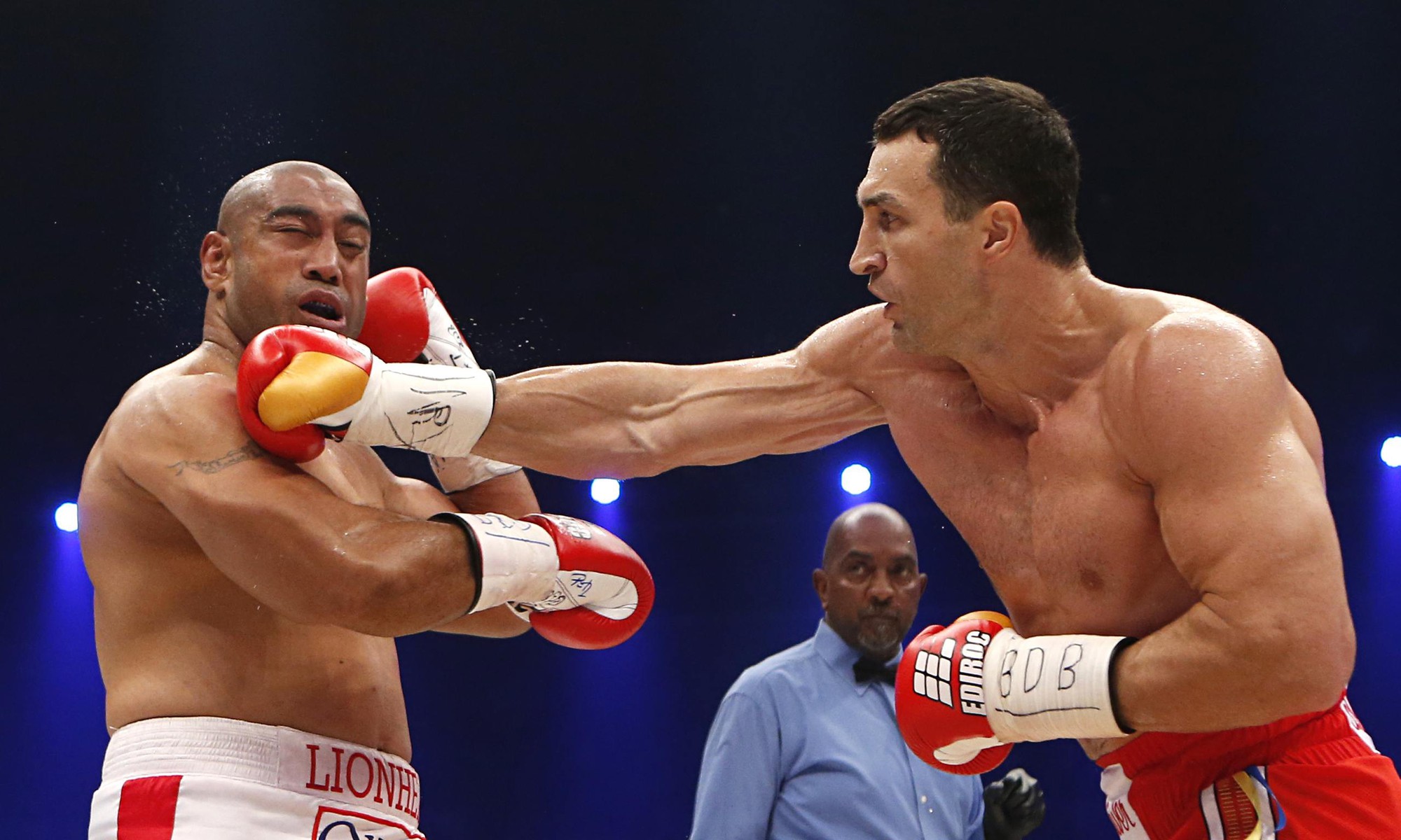 Wladimir Klitschko, right, goes on the attack against Alex Leapai in Oberhausen.
