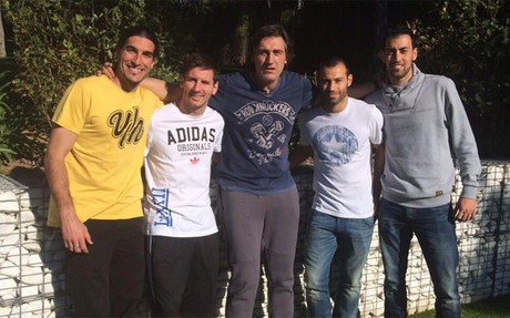 pinto-messi-costa-mascherano-busquets-asado-organizado-por-leo-1396801030565