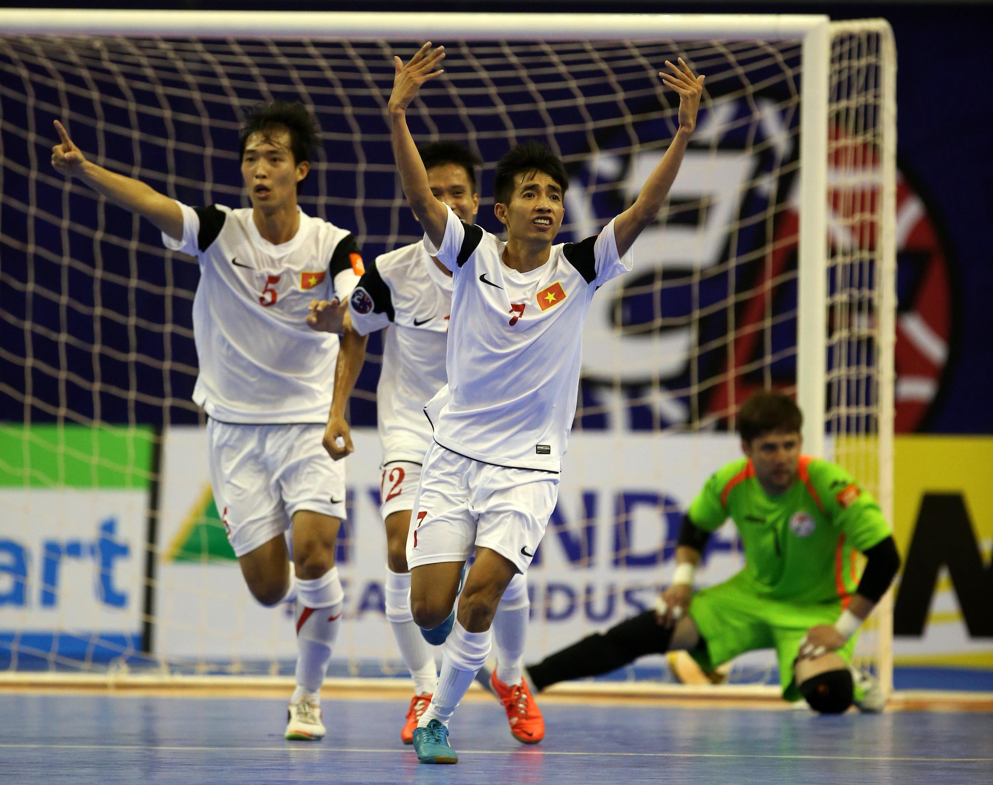 Futsal_VN_Tajikistan_5_1_TrongLuan_AnMung_020514