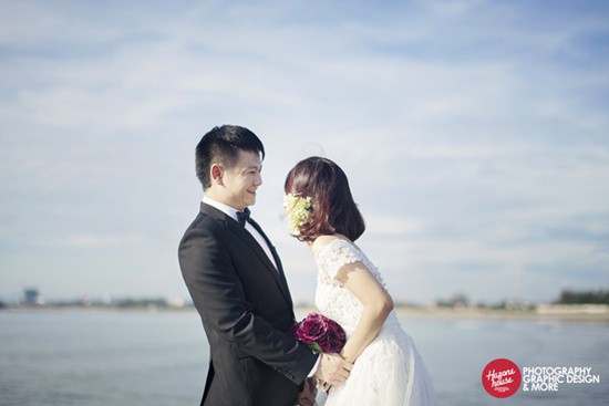 Sau hơn ba năm yêu nhau, Văn Quyến và Thúy Hằng quyết định góp gạo thổi cơm chung bằng một đám cưới ngày 5/7 tới đây.
